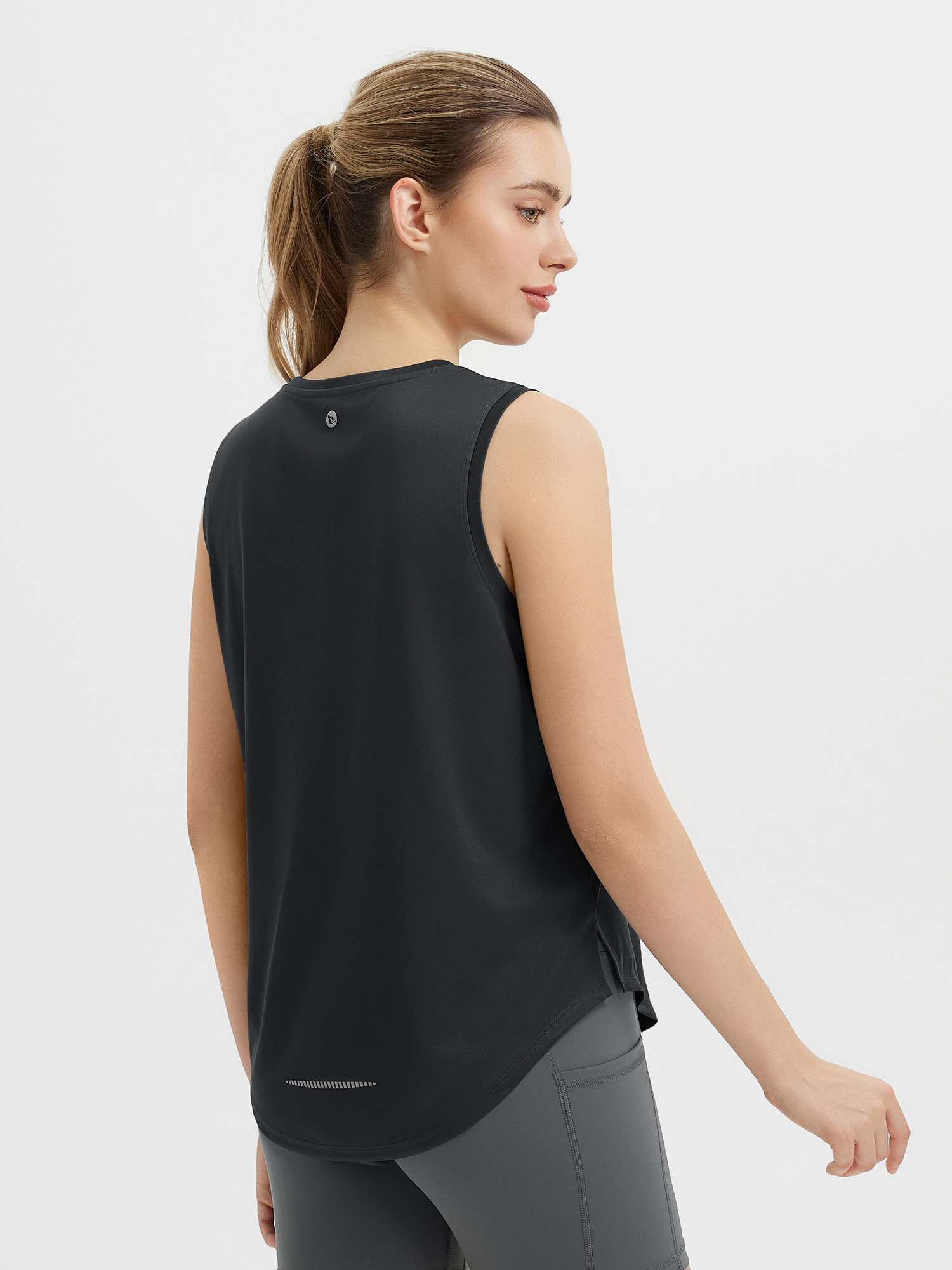 Split Round Hem Slimming Mid-Length Tank Top