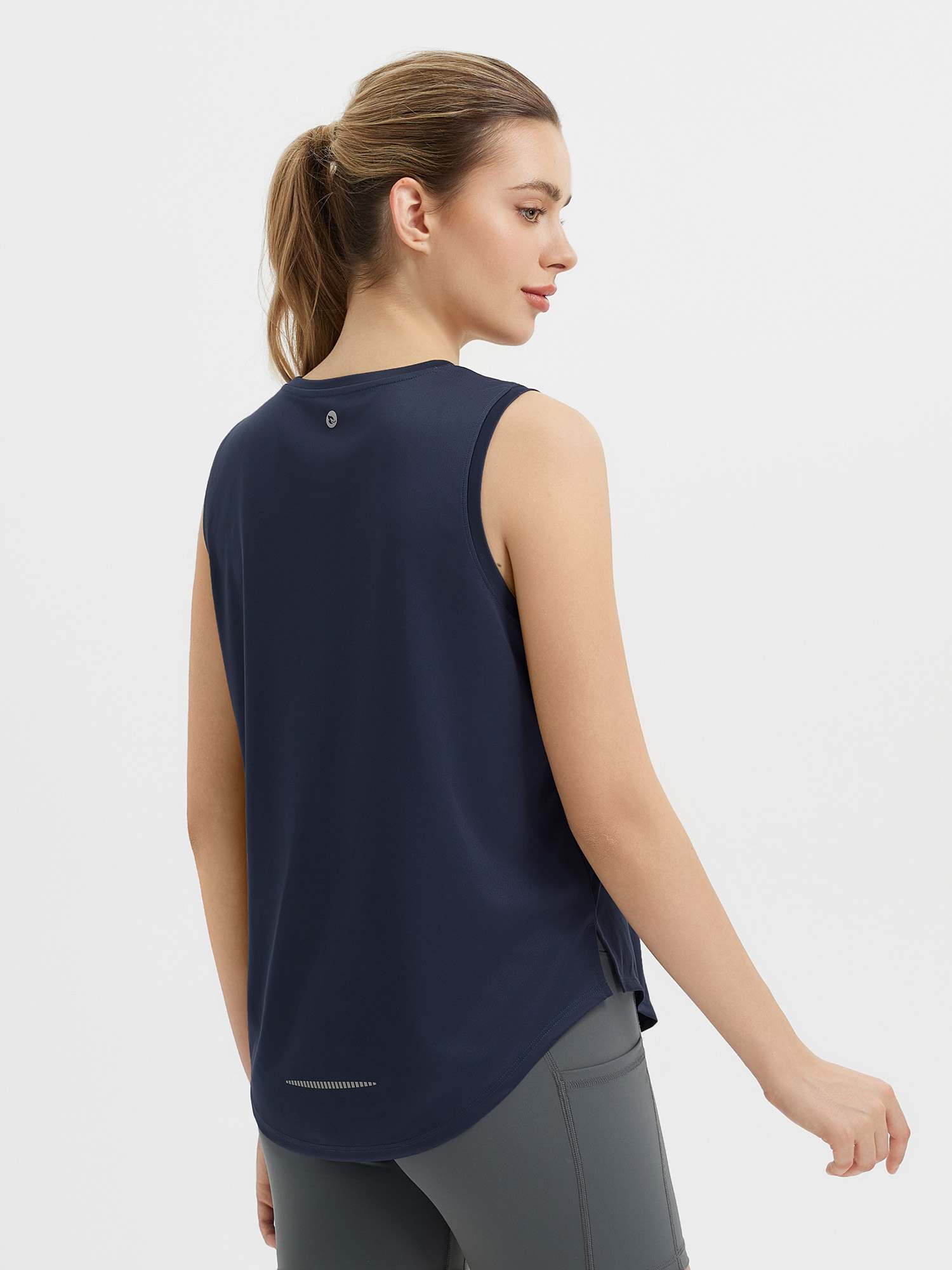 Split Round Hem Slimming Mid-Length Tank Top