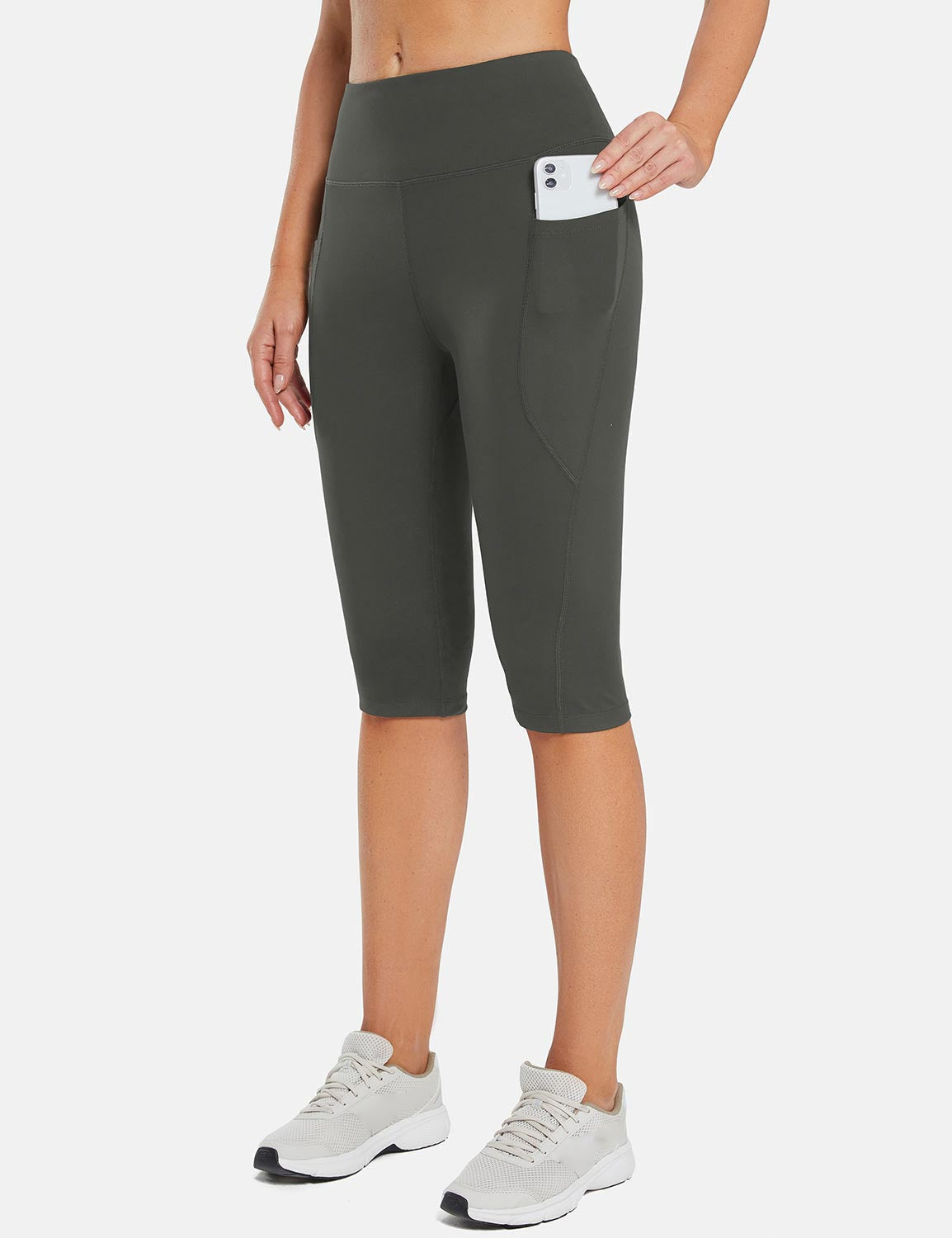 Laureate Women's Pocketed Yoga Capri Leggings